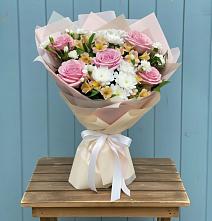 Букет цветов из:  Гвоздики, Орхидеи и Розы в Вахруши
