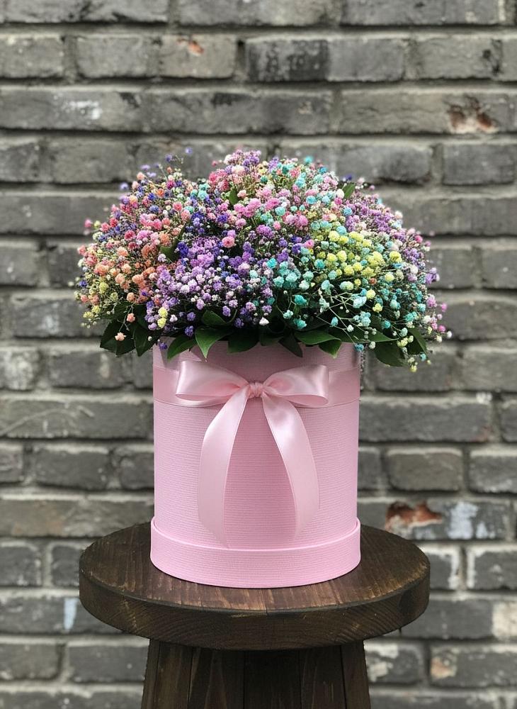 Цветочная композиция из Гипсофила и Розы в шляпной коробке в Вахруши