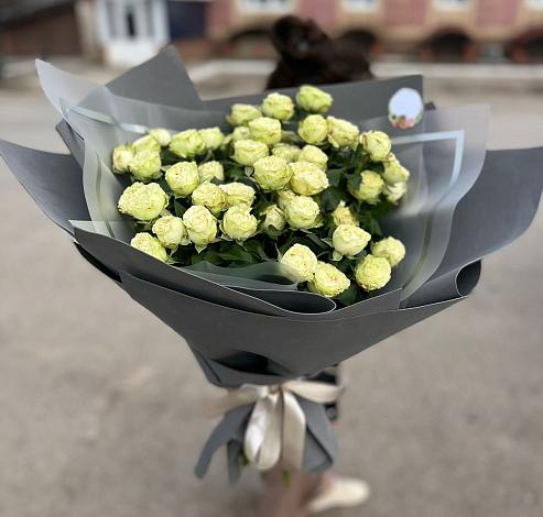 Букет Белые кустовые розы Солинеро в Вахруши