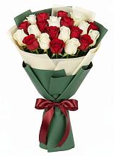 Букет Микс из красных и белых роз в Вахруши