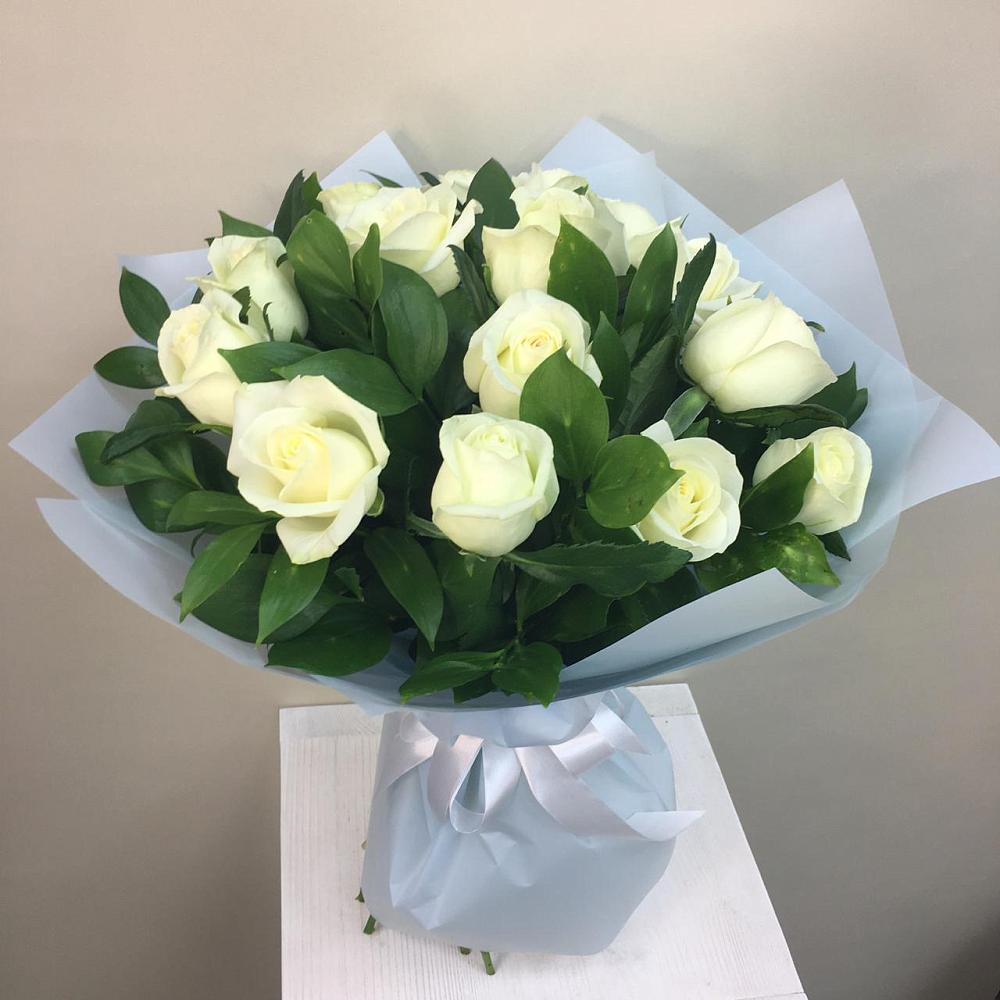 Букет 15 Белых роз Проуд в Вахруши