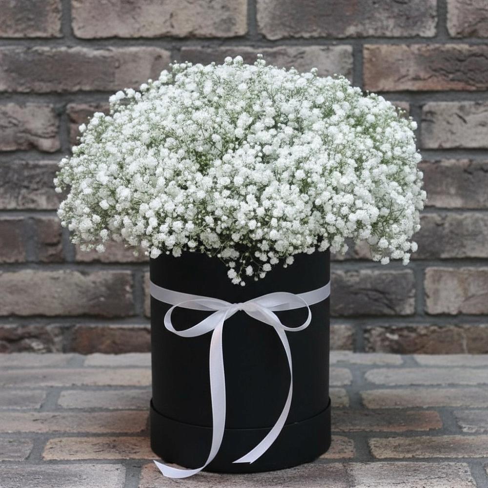 Цветочная композиция из Гипсофила в шляпной коробке в Вахруши