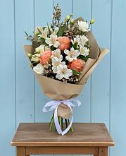 Букет цветов из:  Альстромерии, Лизиантусы, Розы и Хризантемы в Вахруши
