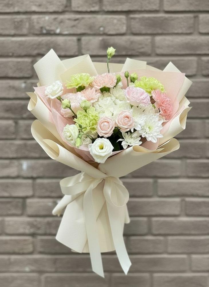 Букет цветов из: Гвоздики, Розы, Лизиантусы и Хризантемы в Вахруши