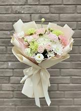 Букет цветов из:  Гвоздики, Розы, Лизиантусы и Хризантемы #REPLACE_PRED# Вахруши