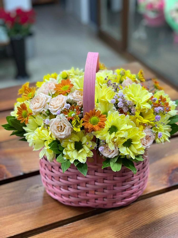 Цветочная композиция из Хризантемы и Розы в корзине в Вахруши