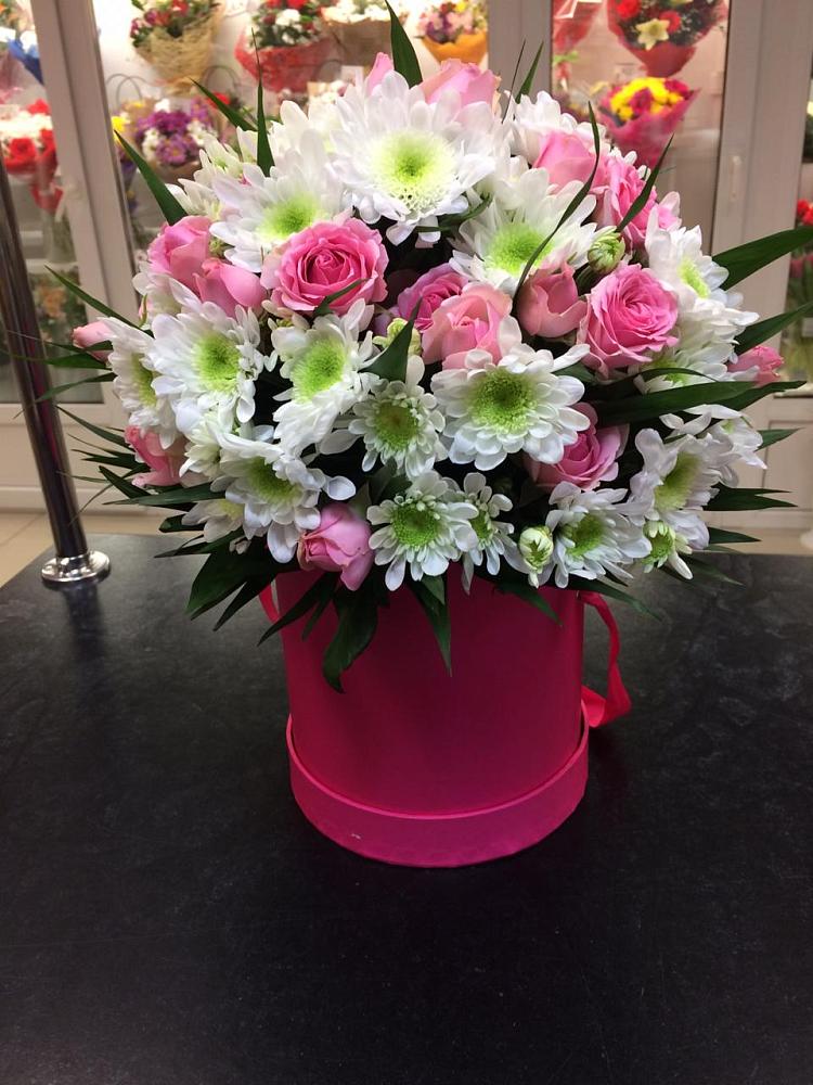 Цветочная композиция из Розы и Хризантемы в шляпной коробке в Вахруши