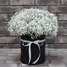 Цветочная композиция из Гипсофила в шляпной коробке в Вахруши