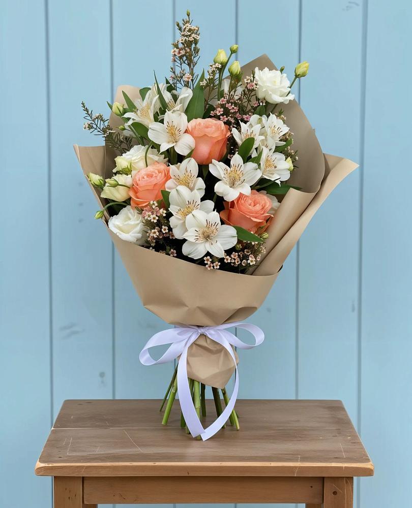 Букет цветов из: Альстромерии, Лизиантусы, Розы и Хризантемы в Вахруши