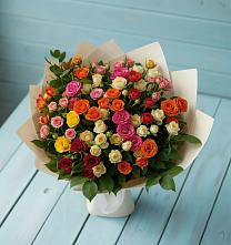 Букет Микс из разноцветных кустовых роз в Вахруши