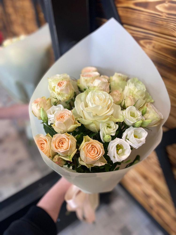 Букет цветов из: Розы и Лизиантусы в Вахруши